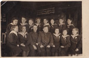 Военно-Морской флот. Девушки,награждённые медалями.