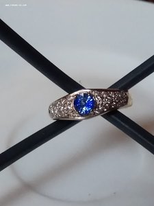 Кольцо с бриллиантами и сапфиром 750пр