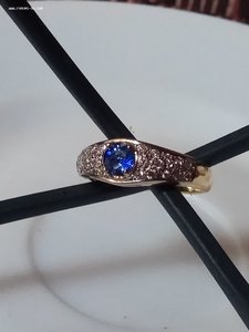 Кольцо с бриллиантами и сапфиром 750пр