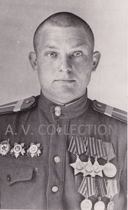 Полный кавалер ордена Слава гв.старшина А.Мамонтов.