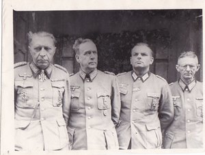 Начальник обороны Берлина Гельмут Вейдлинг в плену. 1945 г.