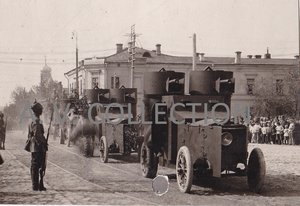 Бронемашины Огневой бригады на параде в Казани. 1920 г.