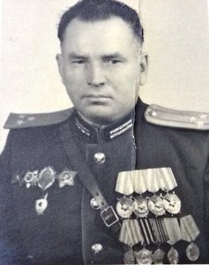 Фото с республиканским орденом Красного Знамени ТуркССР