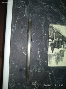Серебряная ручка с часами.