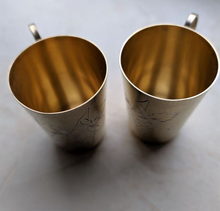 Две серебряные стопки с боковыми ручками, 875 проба