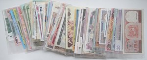 около 550 прессовых банкнот мира