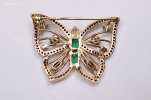 Брошь бабочка с камнями, золото 585 пр, изумруд, заключение.