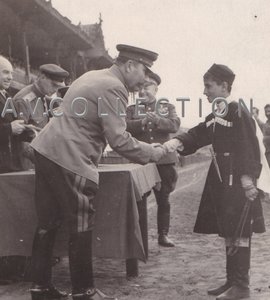 Маршал С.М.Будённый поздравляет победителя.Москва,1946 год.