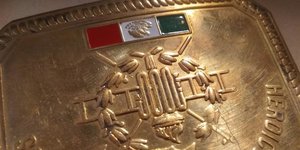 Бляхи и пожарные знаки Мексики.