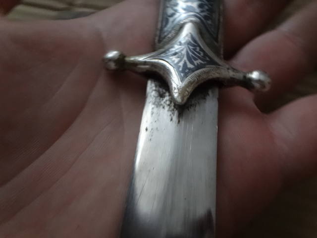 Кавказский кинжал