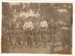 Велосипедисты 1920х.