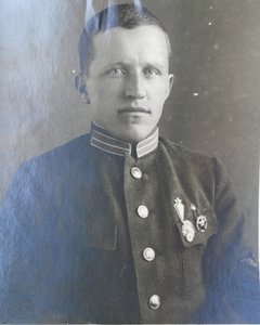 4 фото со знаками Ворошиловский стрелок.