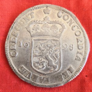 Зильбердукат 1698 год. Великолепное сост. Штемпельный блеск.