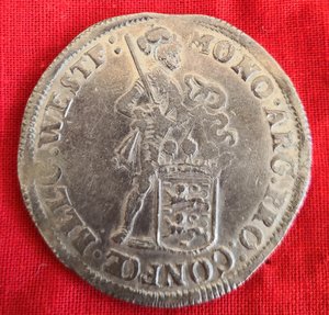 Зильбердукат 1698 год. Великолепное сост. Штемпельный блеск.