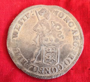 Зильбердукат 1698 год. Великолепное сост. Штемпельный блеск.