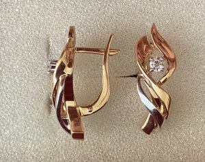 Сережки с брильянтами.