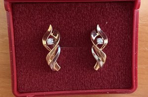 Сережки с брильянтами.