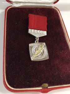 Знак ЦК ВЛКСМ СПОРТИВНАЯ ДОБЛЕСТЬ б/н