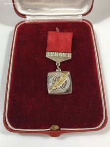 Знак ЦК ВЛКСМ СПОРТИВНАЯ ДОБЛЕСТЬ