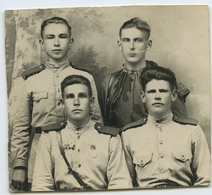 Два красноармейца в камуфляже - 1944.