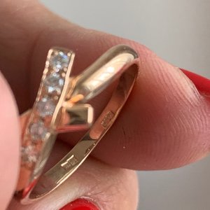 Новое золотое кольцо с бриллиантами...недорого