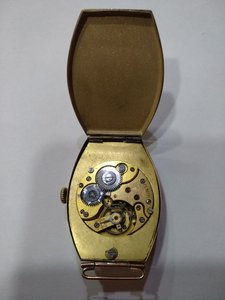 Золотые часы Зенит, винтаж, форма тано.