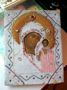 Шикарная Икона Казанской Богородицы. шитье 19 век.