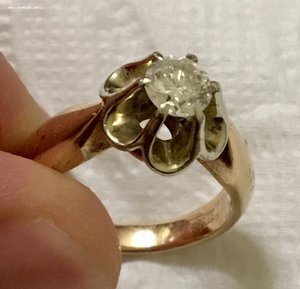 Женское золотое кольцо с крупным бриллиантом. 583 проба