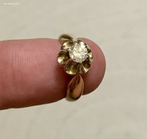 Женское золотое кольцо с крупным бриллиантом. 583 проба