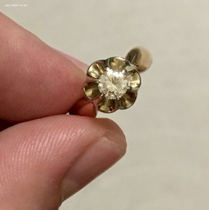 Женское золотое кольцо с крупным бриллиантом. 583 проба