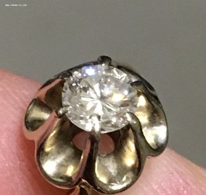 Женское золотое кольцо с крупным бриллиантом. 583 проба