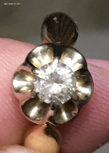 Женское золотое кольцо с крупным бриллиантом. 583 проба