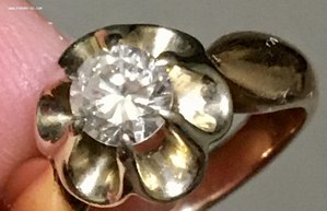 Женское золотое кольцо с крупным бриллиантом. 583 проба