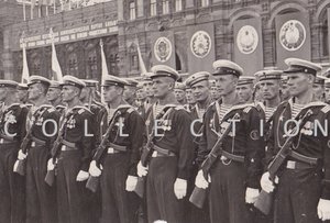 Моряки на параде. "Красный Кавказ". 1945 год.