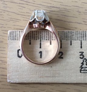 Женское золотое кольцо с крупным бриллиантом. 583 проба