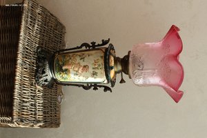 Очень красивая керасиновая лампа
