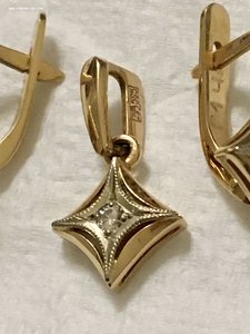 Золотой бриллиантовый гарнитур. Золото. Бриллианты.