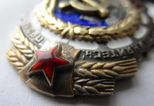 ТКЗ  плоский. Картуш с красной эмалевой звездой сужается