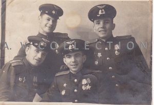 Советские офицеры-лётчики - кавалеры боевых наград. 1945 год