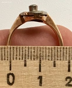 Женское золотое кольцо с бриллиантами. 583 проба со звездой.