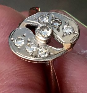 Женское золотое кольцо с бриллиантами. 583 проба со звездой.