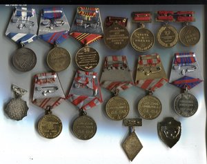 15 разных медалей и знаков (солянка)
