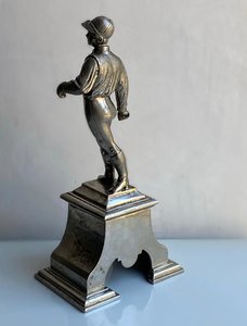 Жокей.