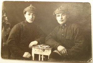 два бойца. 20-е г. шифровка "1" понтонеры, минеры (?)