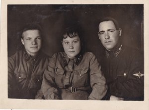 ВВС РККА.Братья и сестра ?. 2 фото. Петлицы.