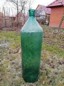 3 огромных зеленых бутыля
