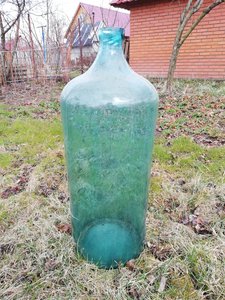 3 огромных зеленых бутыля