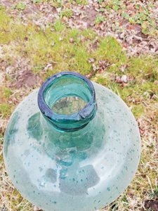 3 огромных зеленых бутыля