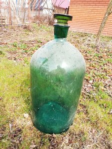 3 огромных зеленых бутыля