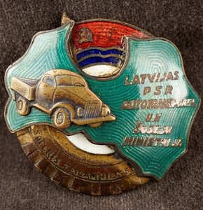 Отличный шофер грузового автомобиля Латвийской ССР